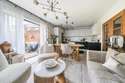 5 Bedrooms Detached House