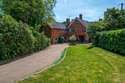 6 Bedrooms House