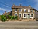 7 Bedrooms Town House