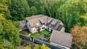 6 Bedrooms House