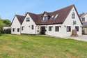 5 Bedrooms Detached House