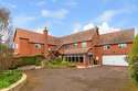 5 Bedrooms Detached House