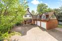 6 Bedrooms House