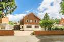5 Bedrooms Detached House