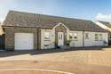 4 Bedrooms Bungalow