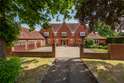 5 Bedrooms House