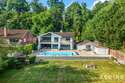 5 Bedrooms House
