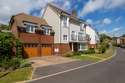 5 Bedrooms Detached House