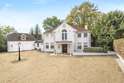 5 Bedrooms House