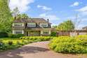 4 Bedrooms House