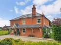 4 Bedrooms Detached House