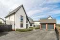4 Bedrooms House