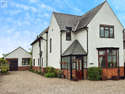 5 Bedrooms Detached House