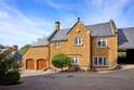 4 Bedrooms House