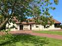 5 Bedrooms House