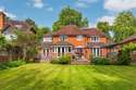 4 Bedrooms House