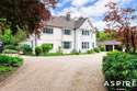 5 Bedrooms House