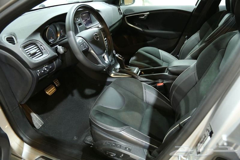 فولفو V40-T5 موديل 2018 بسعر 85.750 ريال