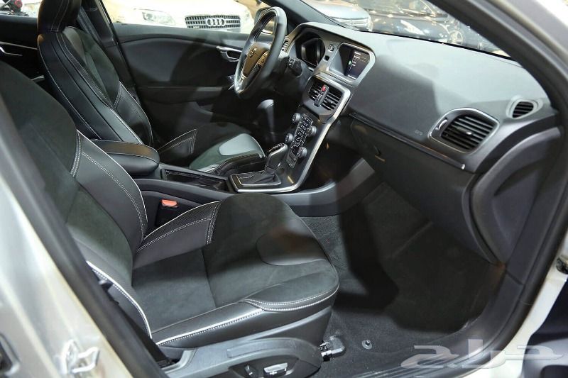 فولفو V40-T5 موديل 2018 بسعر 85.750 ريال