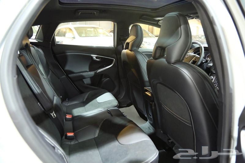 فولفو V40-T5 موديل 2018 بسعر 85.750 ريال