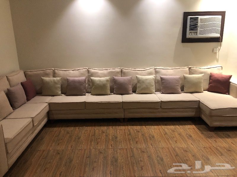 حراج العقار كنب غرفة معيشة بحالة جيدة جدا