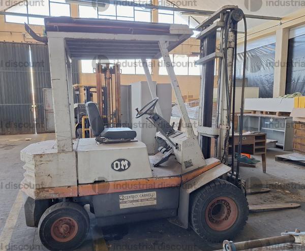 Carrelli elevatori in vendita