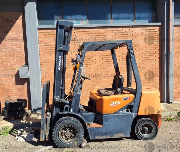 22#10019 Carrello elevatore Doosan in vendita - foto 2