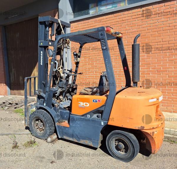 22#10019 Carrello elevatore Doosan in vendita - foto 3