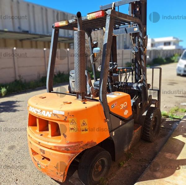 22#10019 Carrello elevatore Doosan in vendita - foto 5