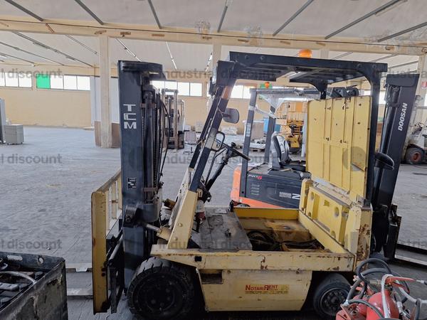 23#10019 Carrello elevatore TCM in vendita - foto 9