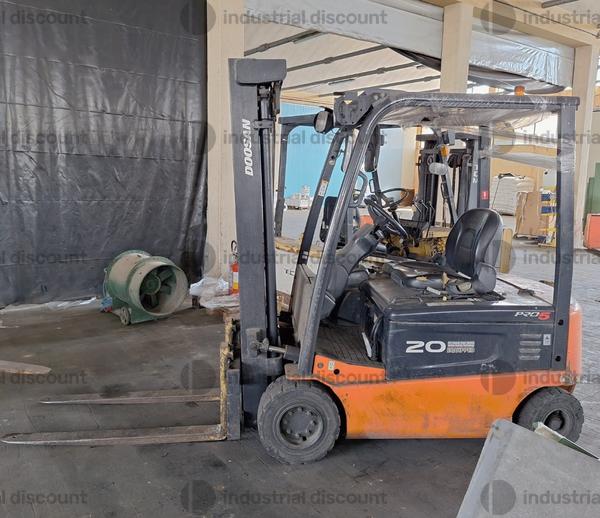 24#10019 Carrello elevatore Doosan in vendita - foto 2