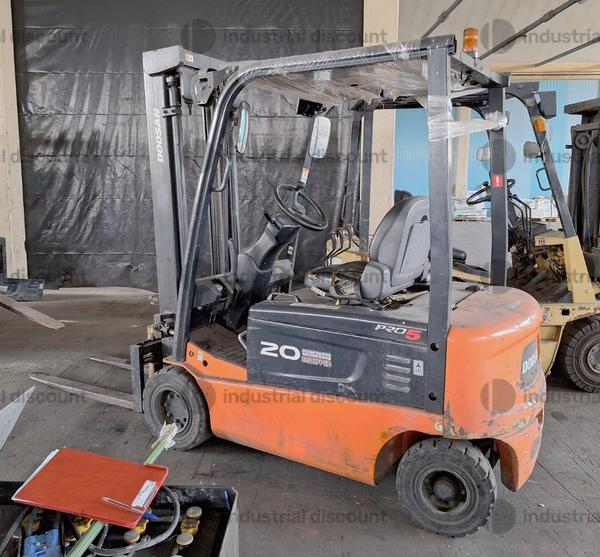 24#10019 Carrello elevatore Doosan in vendita - foto 3