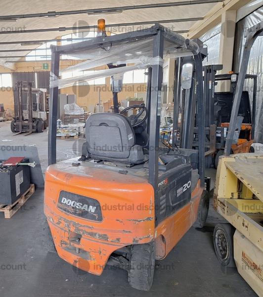 24#10019 Carrello elevatore Doosan in vendita - foto 5