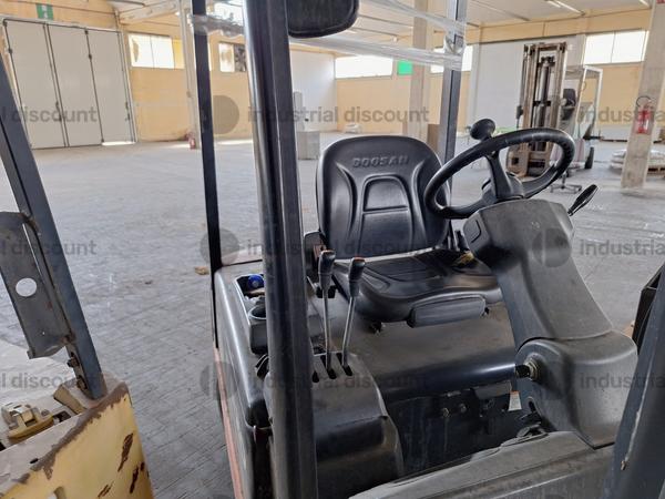 24#10019 Carrello elevatore Doosan in vendita - foto 8