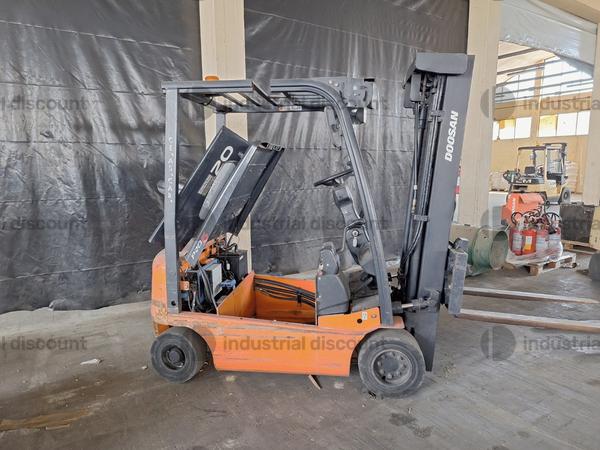 35#10019 Carrello elevatore Doosan in vendita - foto 1