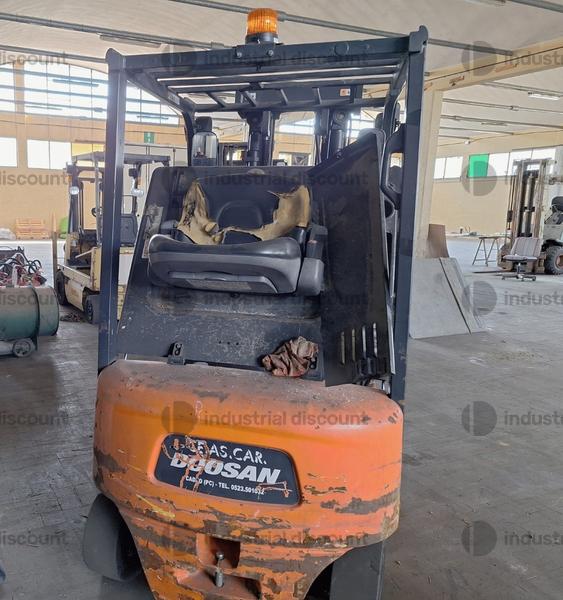35#10019 Carrello elevatore Doosan in vendita - foto 4