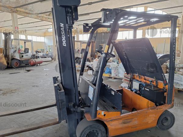 35#10019 Carrello elevatore Doosan in vendita - foto 5
