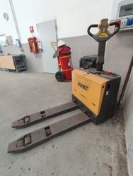 Transpallet, Gruppo elettrogeno Elcos e  compressore Kaeser - Lotto 2 (Asta 10039)