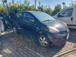 Toyota Aygo e mobilio da ufficio - Lotto 3 (Asta 10043)