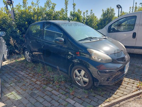 3#10043 Toyota Aygo e mobilio da ufficio in vendita - foto 1