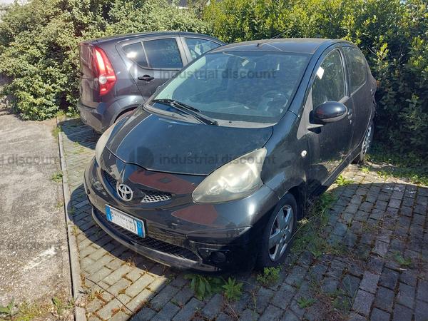 3#10043 Toyota Aygo e mobilio da ufficio in vendita - foto 2