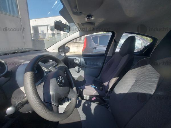 3#10043 Toyota Aygo e mobilio da ufficio in vendita - foto 5