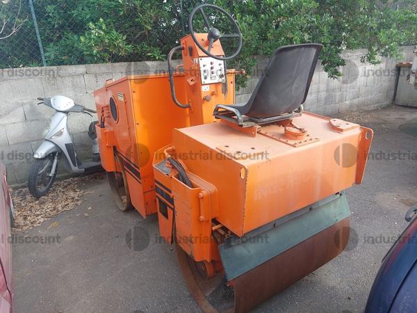 2#10061 Rullo compattatore vibrante e attrezzatura varia in vendita - foto 1