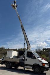 Autocarro Iveco Daily con piattaforma - Lotto 0 (Asta 10088)