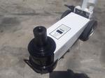 Image 10 - 80-ton pneumatic jack - Lot 5 (Auction 10091)