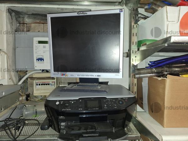 19#10154 Arredamento negozio e attrezzatura informatica in vendita - foto 2