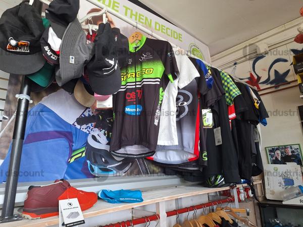 20#10154 Abbigliamento e accessori da ciclismo in vendita - foto 2