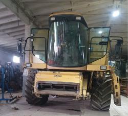 New Holland combine harvester  Fold folding power harrow  and The Future trailer disc harrow - Lot 0 (Auction 10155)