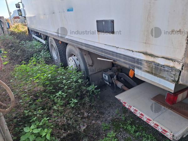14#10195 Furgone isotermico RENAULT TRUCKS 310DXI con sponda caricatrice in vendita - foto 4