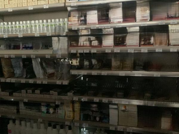 1#10207 Invito a offrire scaffalature e arredi di profumeria in vendita - foto 19